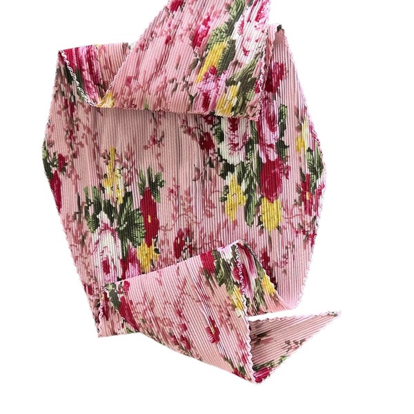 Pink floral pleated scarf