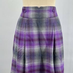 ヴィンテージ チャドウィック ウール チェック柄スカート - グレーパープルタータンチェック プリーツ 裏地付きミディスカート サイズ14