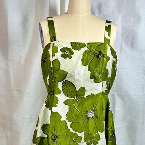green emerald velvet dress Jessica Howard Women's Petite Floral Illusion Fit Flare Dress Size 10P –  DDT Boutique main image 1