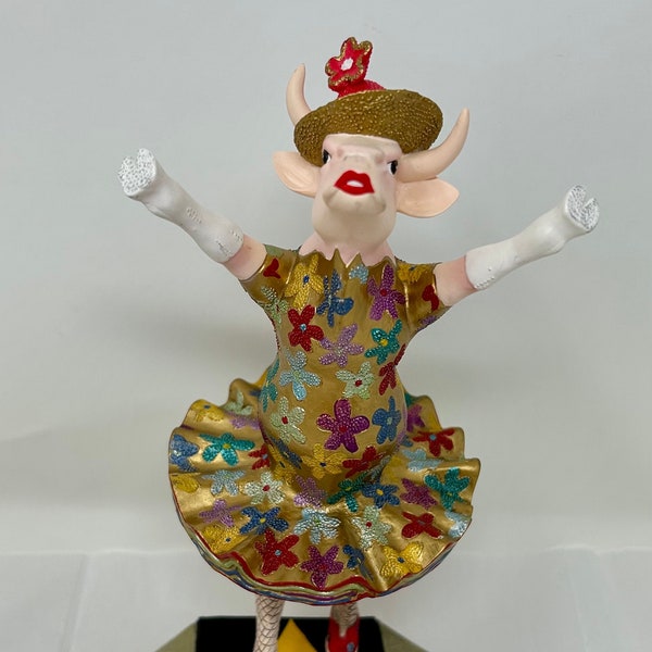 Cow Parade "Dancing Diva" cow star figurine 2001 Limited Ed.