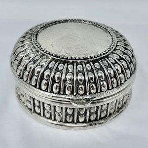 Vintage Round Silver-plated Jewelry Box Silver Plated Art Deco ...