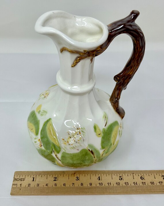 ヴィンテージ 磁器 つる ハンドル 葉 花 ピッチャー 水差し 黄緑