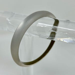 アレクシス　ビター　ブレス Black Mirrored Pyramid Lucite Brake Hinge Bracelet | Alexis