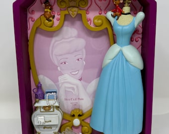 Marco de fotos Disney Cenicienta 3D con maniquí, ratón y zapatilla de cristal, marco rosa 4x6 Disney Store Vintage
