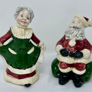 vintage set salt & pepper shakers Santa Mrs. Claus ceramic holiday Christmas