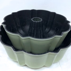 vintage set of Nordic ware green bundt cake pans moulds 8&quot; 10&quot; avocado 1970&#39;s pan