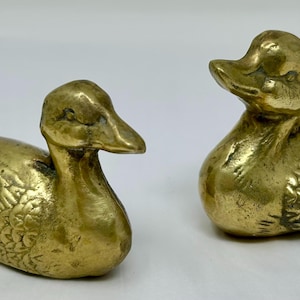 Vintage Set of 2 Solid Brass Duck Figurines – Mallard Waterfowl Pair, Rustic Bird Decor