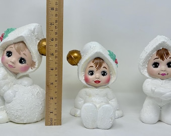 Vintage Snow Baby Figurines Set of 3 – Big Eyes, Holly & Bell Hats, Hand-Painted Christmas Kids, 1992 Judy Signed