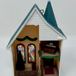 Hallmark Keepsake ornament Nostalgic Houses & Shops Town Church dollhouse 1995