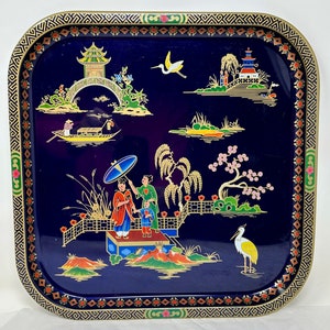 Vintage Daher Tin Tray Chinoiserie Asian Scene – Blue Square Metal Tray Made in England – Pagoda, Figures, Birds, Floral