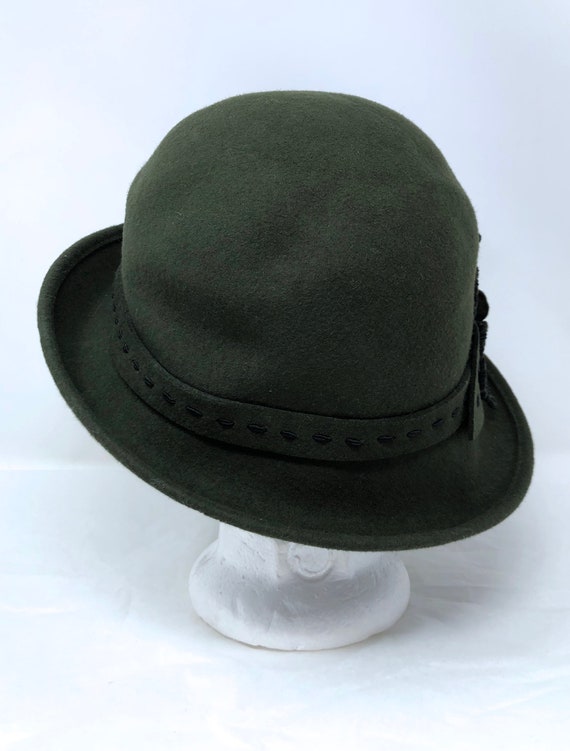 Toucan Collection New York Elegant Hat Olive Green Wool Flower Toucan Collection New York Black Green w/ Velvet Ruching  main image 4