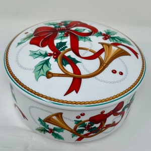 Mikasa bone china holiday Christmas box round horn holly HK503 Jubilation