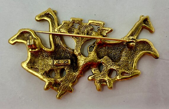 vintage AJC gold tone giraffe bra Africa pin safa… - image 4