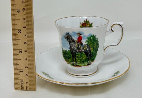 ヴィンテージ エリザベス朝 ファインボーンチャイナ ティーカップ