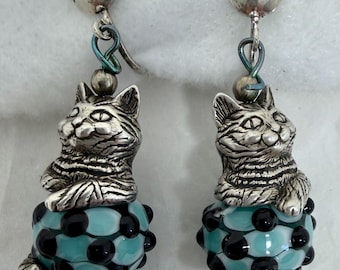 Pendientes de plata de ley estilo gato de Cheshire, pendientes colgantes de cristal de Murano, joyería de gato inspirada en Alicia en el país de las maravillas con clip.