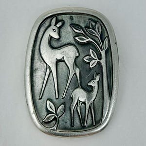 Vintage Pewter Deer Brooch – Signed Valdresmuseet Norway – Mid-Century Modern MCM Woodland Stag Pin – Nature Forest Scene