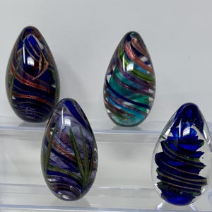 Set of 4 Signed Rivard Art Glass Paperweights – Swirled Teardrop Design, Cobalt Blue, Green, Gold, Purple – Handcrafted Modern Studio Glass