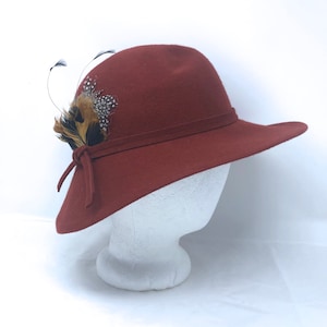 Betmar 100% wool rust hat feather woman&#39;s
