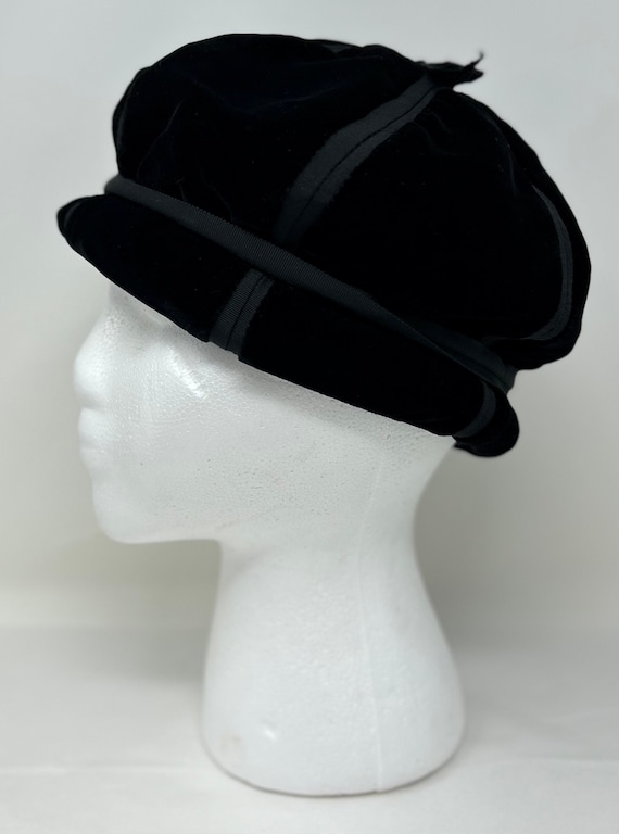 Vintage I. Magnin Velvet Pillbox Hat by Madcaps NY – Black  display picture 1