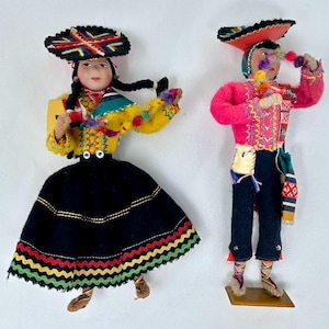 Vintage Set of 2 Peruvian Folk Art Dolls – Handmade Wool Yarn Thread – South American Man & Woman Dolls