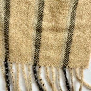 Bufanda KUNA 100% Baby Alpaca – Color tostado con rayas color carbón – Lana de alpaca peruana de lujo súper suave – Chal unisex con flecos