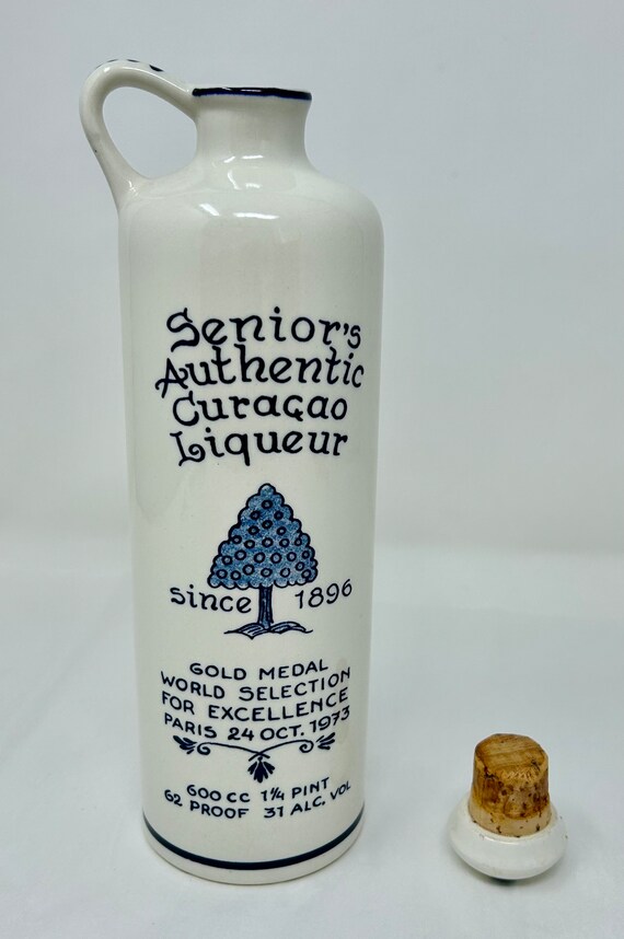 Blue Delft Holland Ceramic Bottle – Curacao Chobolobo Distillery