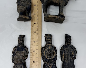 兵馬俑の馬付きフィギュア - ミニチュア中国軍像 - ヴィンテージ