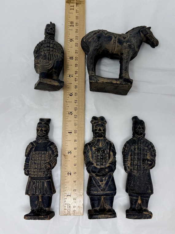 兵馬俑の馬付きフィギュア - ミニチュア中国軍像 - ヴィンテージ