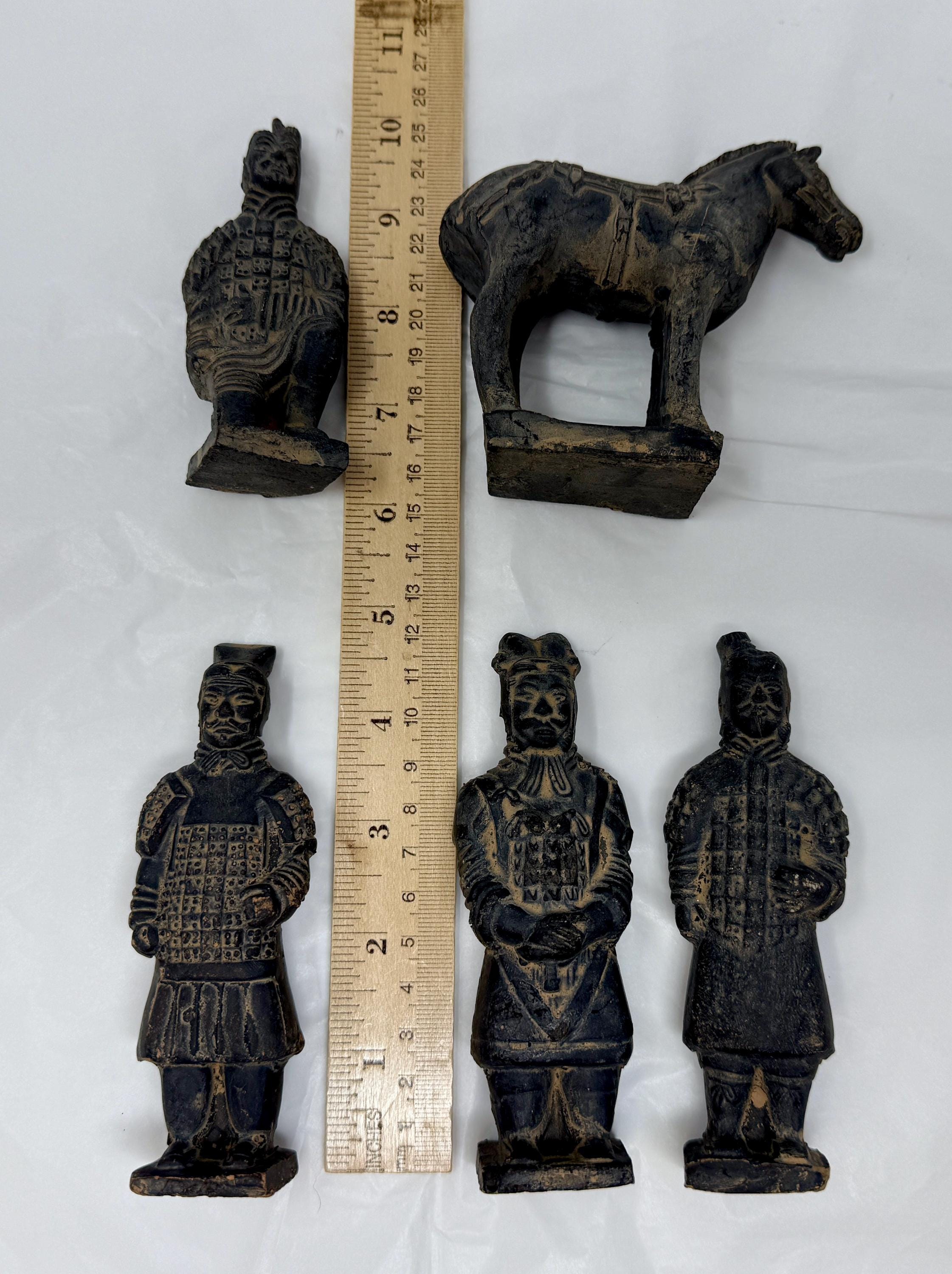 兵馬俑の馬付きフィギュア - ミニチュア中国軍像 - ヴィンテージ