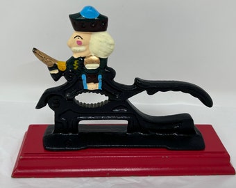 ROBERT WELCH NUT CRACKER 鋳鉄製 黒 くるみ割り il_fullxfull.1326012044_694s.jpg