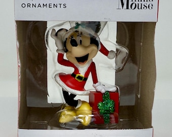 Decorazione Hallmark Disney Minnie Mouse – Minnie in abito da Babbo Natale con regalo – Decorazione per albero di Natale, scatola inclusa