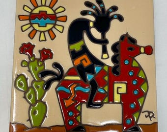 Salvamanteles de terracota Kokopelli hechos a mano en tonos tierra, diseños Hand N Hand Tucson, AZ, Cuerda Seca, decoración de pared con azulejos del suroeste y desierto