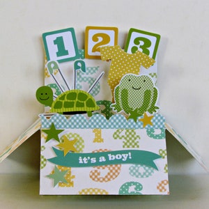 Baby-Karte. Pop Up Box Karte. Kleiner Mann. Handgemachte Baby Karte. Babyparty. Blau. Grußkarte. Einzigartig. Junge. 3D. Verzierungen.