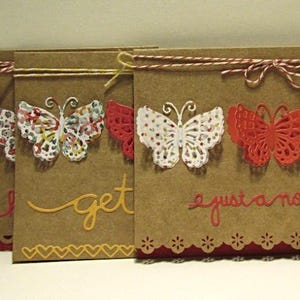Juego de tarjetas de felicitación, tres tarjetas, tarjeta de "Mejórate pronto", una simple nota, hilo de panadero, mariposas de colores, tarjetas hechas a mano, tarjetas de felicitación