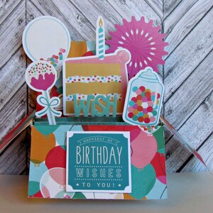 Pop-up kaart. Gelukkige verjaardag. Pop-up verjaardagskaart. Gelukkige verjaardag wenskaarten. Ballonnen. Handgemaakte verjaardagskaart. Cupcake. Verjaardag.