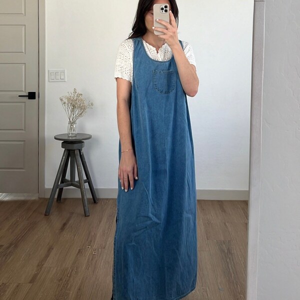 plus size royal blue dress Satin Prom PSD130 Size:19½ 36/37 VDVLINE Close up of animal