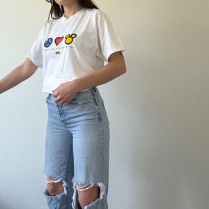 Vintage Graphic Peace Love and Mickey Mouse Disney Tee bild 6