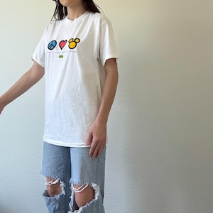 Vintage Graphic Peace Love and Mickey Mouse Disney Tee bild 7