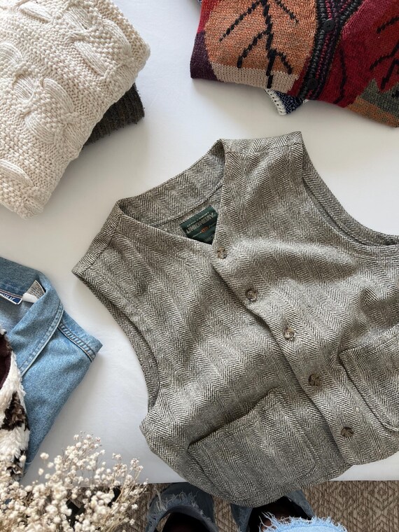 Vintage Buttoned Patterned Vest - image 9