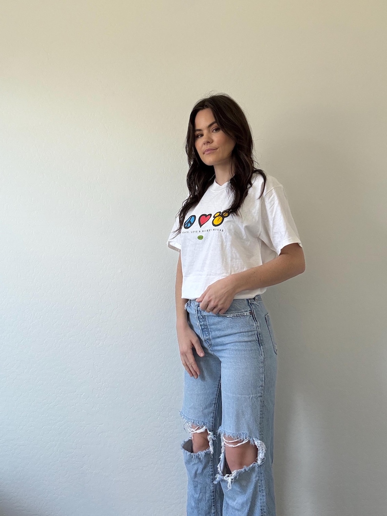 Vintage Graphic Peace Love and Mickey Mouse Disney Tee bild 2
