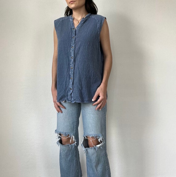 Vintage Sleeveless Textured Buttoned Blouse