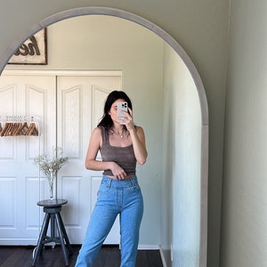 Waist 27 Vintage High Waisted Jeans image 2