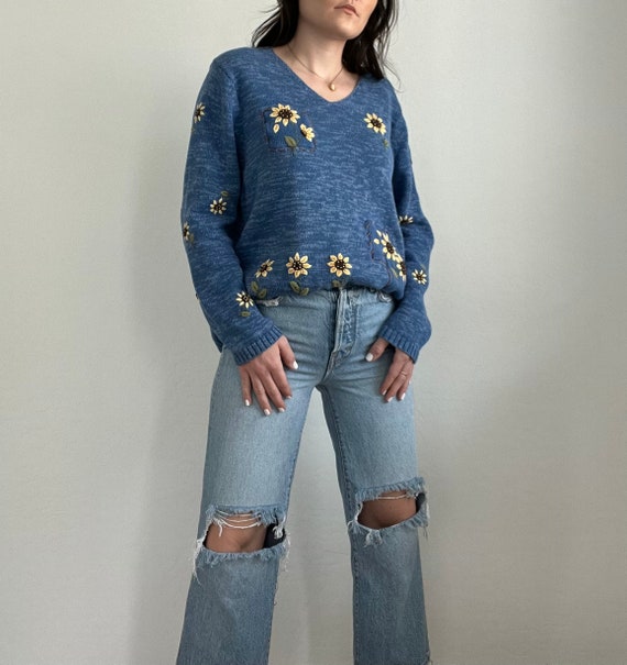 Women's Vintage Sunflowers and Bee Casual Pullover Sweater main image 0