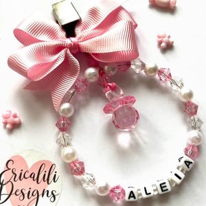 Clip de amuleto de cochecito personalizado, chupete, niña rosa Regalo para baby shower Regalo para recién nacido Accesorio para bolso de cochecito Muñecas Cochecito Kerpsake
