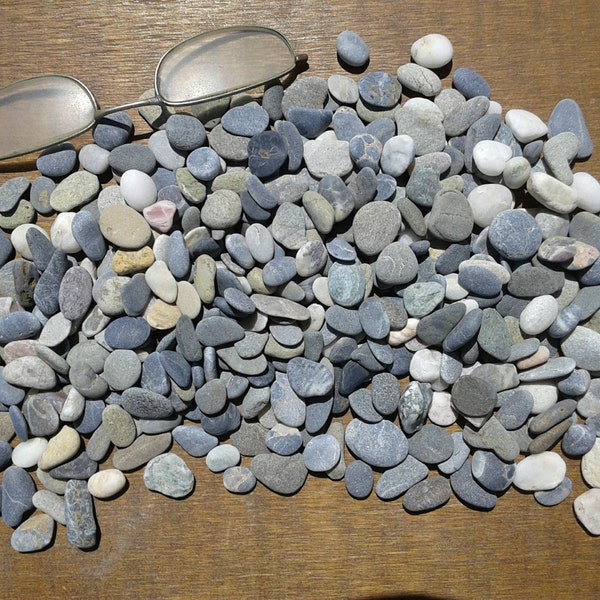 400 small/tiny beach stones 0.3"- 0.8"[0.75-2cm]. Different types, shapes and colors. Natural sea pebbles for various crafts and decoration