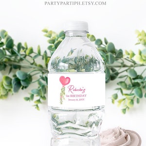 Etichette per bottiglie d'acqua stampabili con palloncino a forma di cuore rosa modificabili per San Valentino Modello di download immediato Adesivo per bottiglia d'acqua personalizzato scaricabile 0279