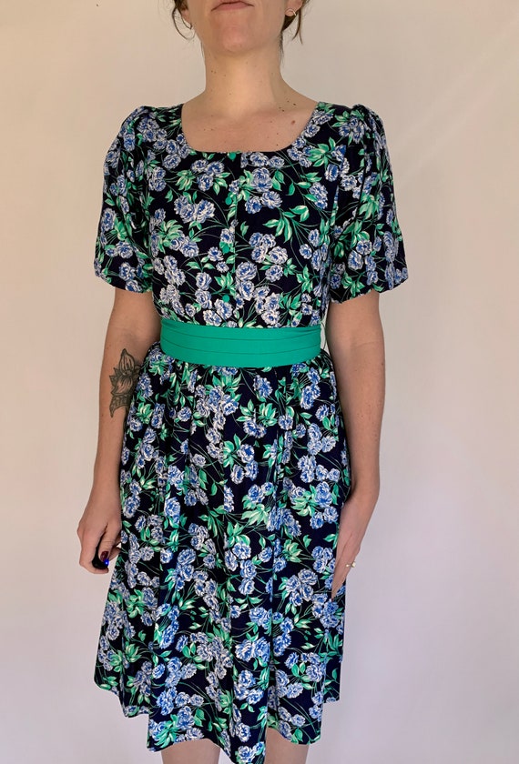 1980s Puff Sleeve Floral Dress - image 8