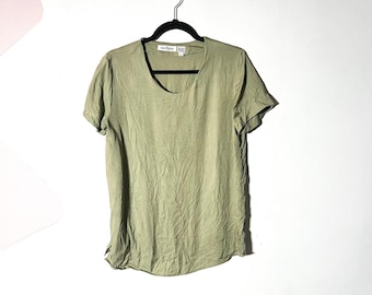 Top vintage 100% seta, taglia S, verde oliva, stile anni '90, minimalista, boho, lusso.