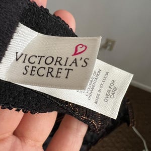 Sutiã vintage Victoria's Secret preto brilhante 36C 1998 Lingerie imagem 4