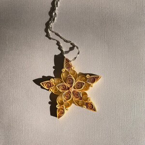 Copo de nieve de estrella, adornos de papel Quilling para árbol de Navidad, adornos de regalo de color blanco y dorado.